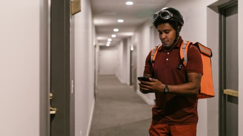 STF adia julgamento sobre vínculo empregatício entre motoristas e apps