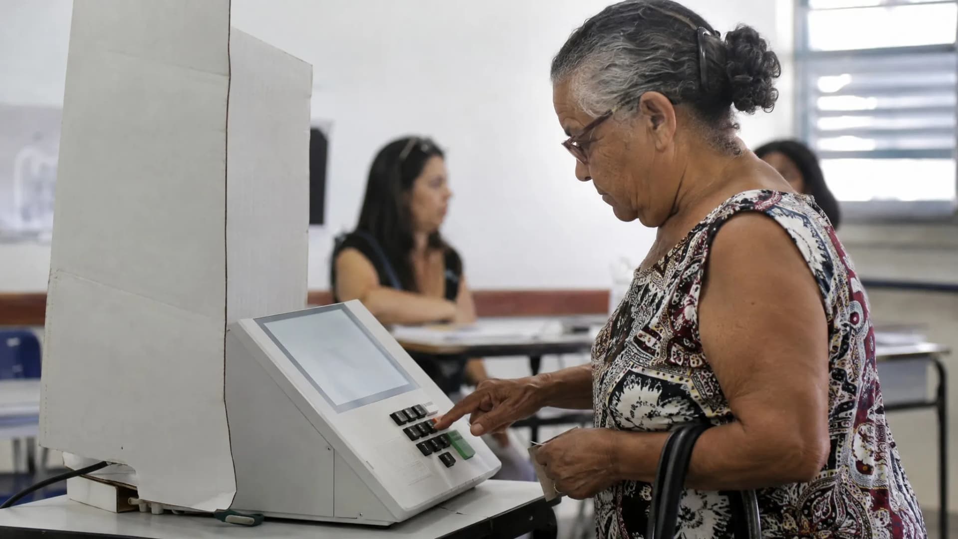 Não votar afeta aposentadoria ou BPC? Entenda o risco real