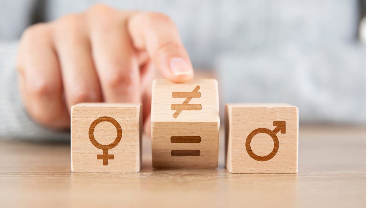 Mulher pode pedir na Justiça salário igual do homem?