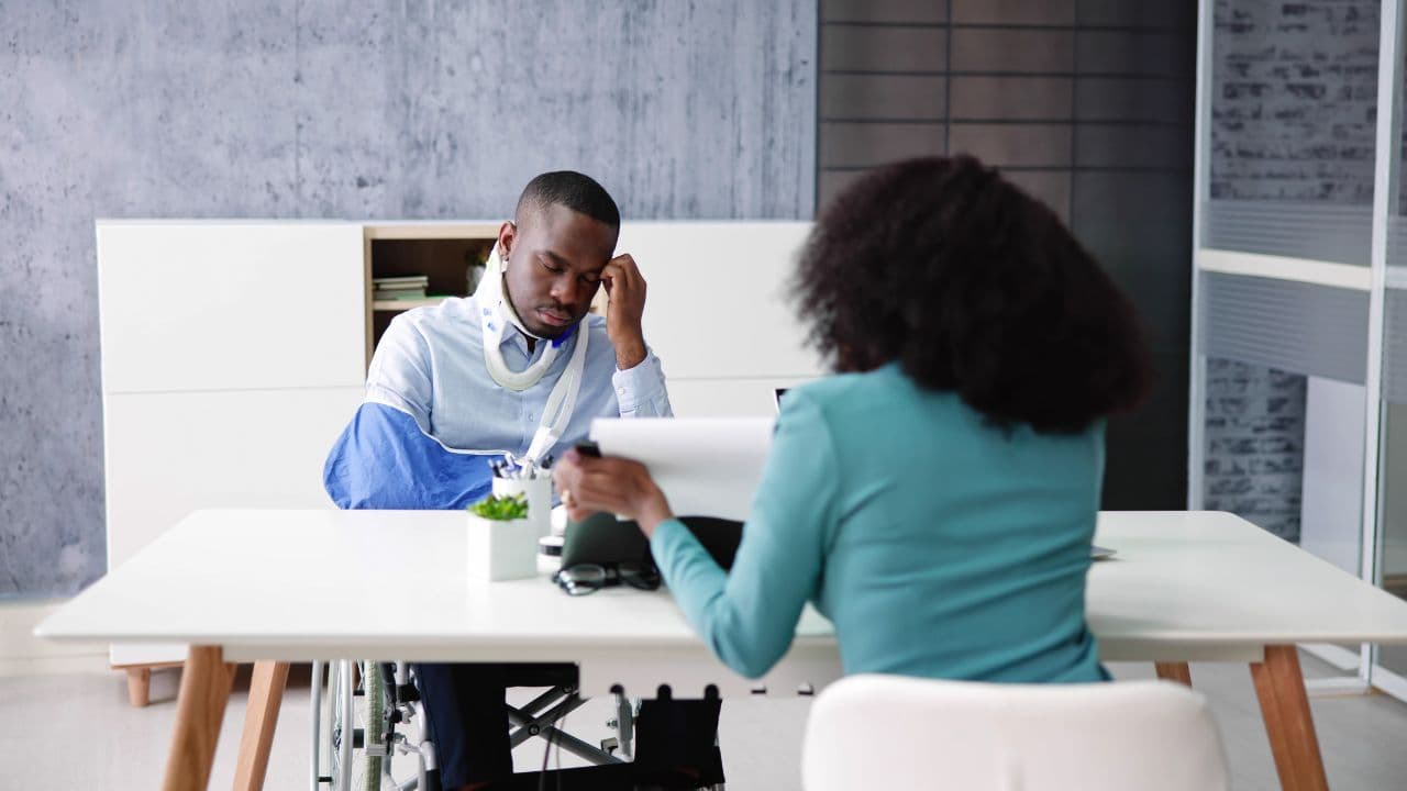 Afastado pelo INSS pode pedir demissão? Veja o que diz a lei