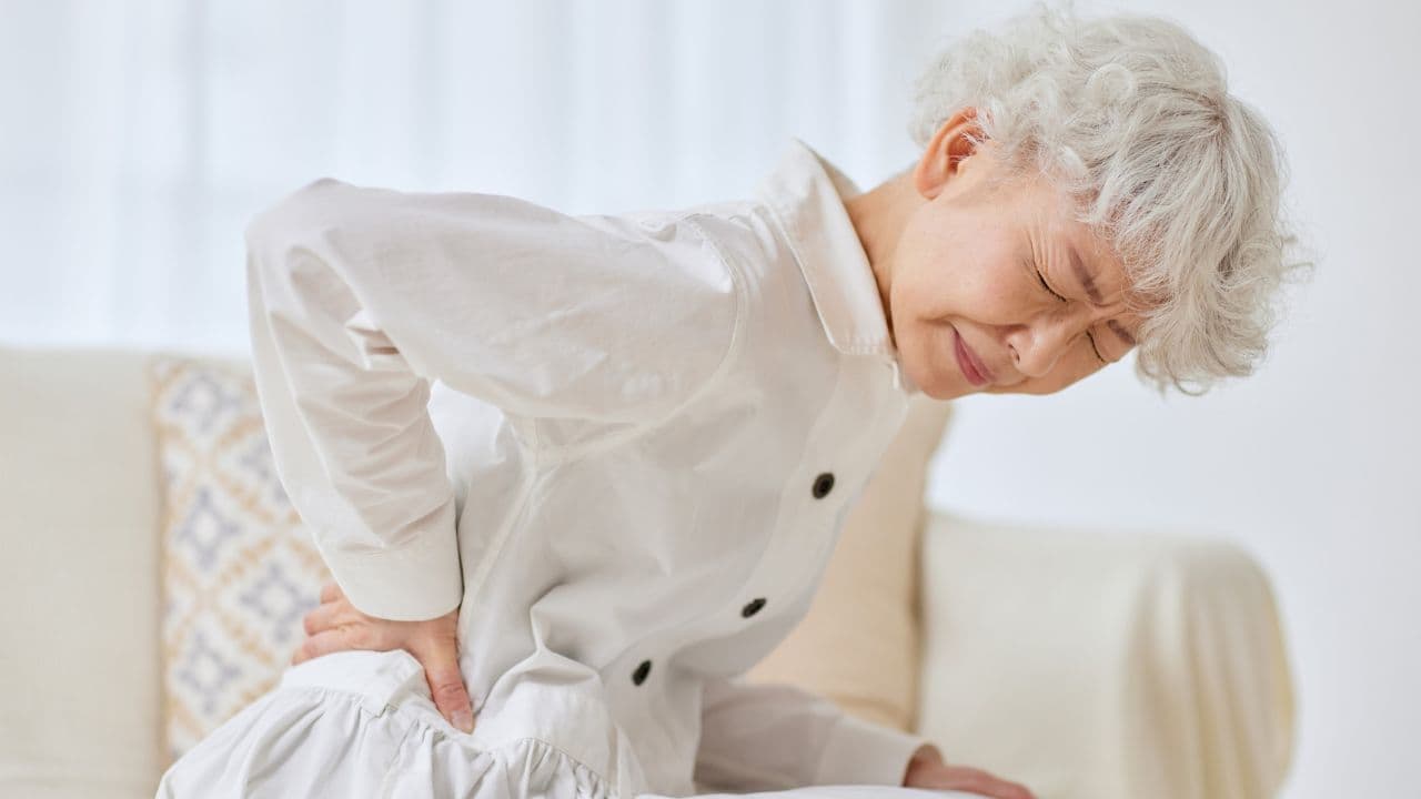 CID 10 M545: qual doença corresponde e quando pode gerar benefício