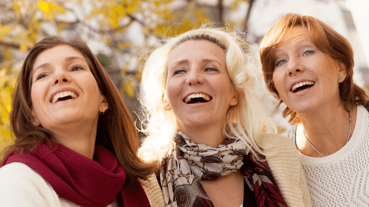 Aos 50, muitas mulheres não estão envelhecendo. Estão despertando.
