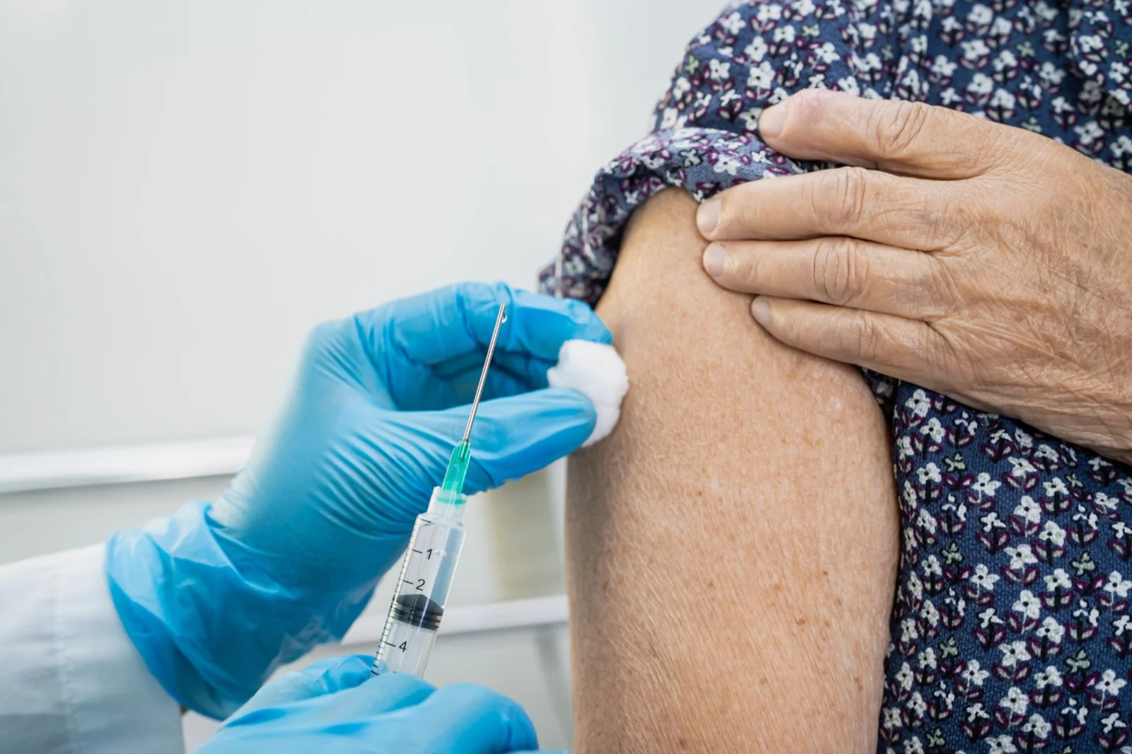 Chegada do inverno reforça importância da vacinação contra gripe e Covid-19