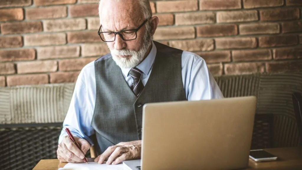 empresário se aposenta com quantos anos