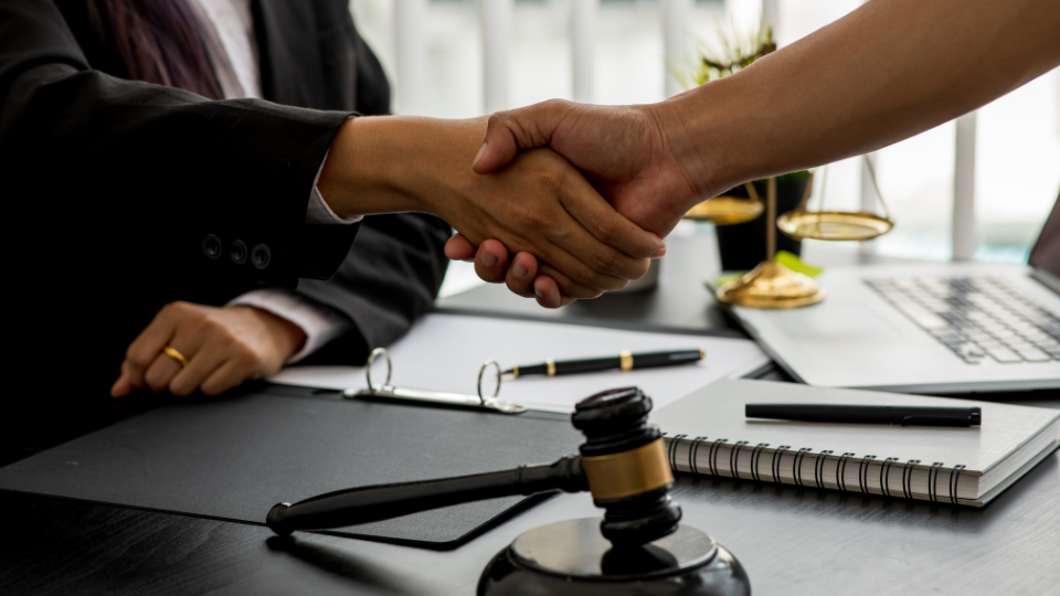 Justiça gratuita e aumento de ações trabalhistas: o que muda para trabalhadores e empregadores?