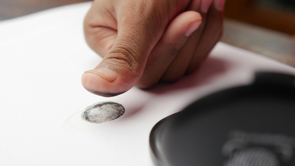Biometria será obrigatória para receber benefícios do INSS a partir de novembro de 2025