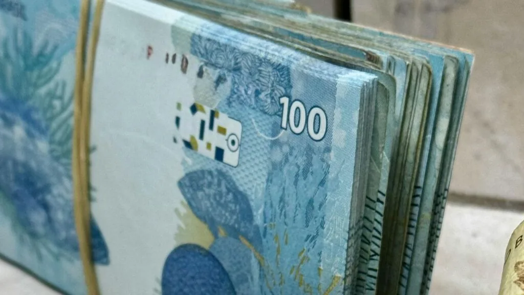 Quem ganha 2500 se aposenta com quanto